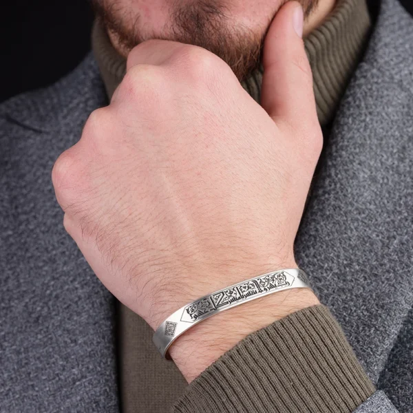 image_1950-1049.webp Kenarları Besmele Yazılı Kelepçe Bileklik Modeli