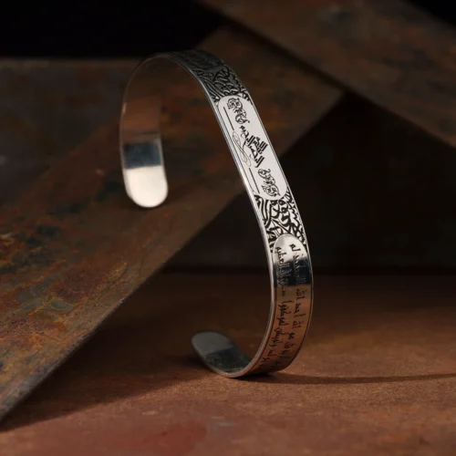 image_1950-1087.webp Kuf-i Hat Yazılı Gümüş Kelepçe Bileklik Modeli