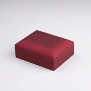 Kırmızı Işıklı Kolye Kutusu