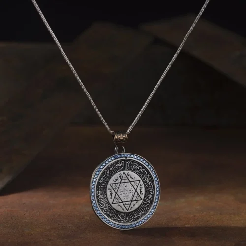 image_1950-1332.webp Mavi Topaz Taşlı Madalyon Kolye