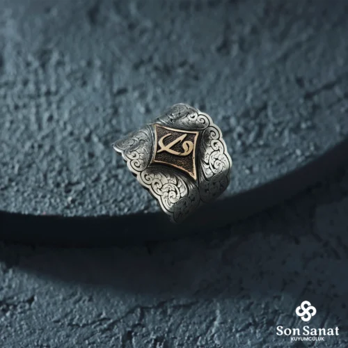 925 Ayar Elif Vav Detaylı Gravür İşlemeli Gümüş Erkek Yüzük
