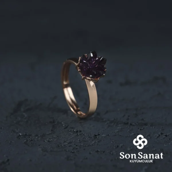 image_1950-1438.webp Mor Lotus Yüzük