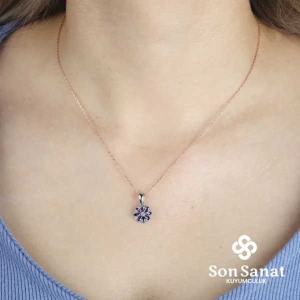 Mor Yıldız Çiçeği Kolye