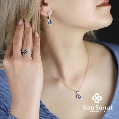 Mor yıldız çiçeği