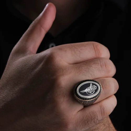 image_1950-1580.webp Oval Gravür Göverseli Tuğra 925 Ayar Erkek Yüzük