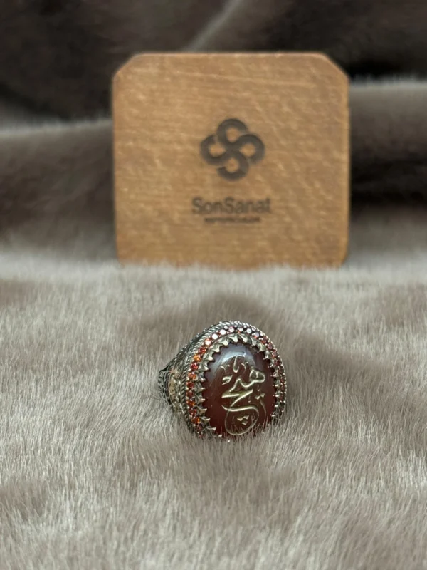 Oval Kırmızı Akik Taş Üzerine ( HİÇ ) sembolü İşlenmiş 925 Ayar Gümüş Erkek Yüzüğü