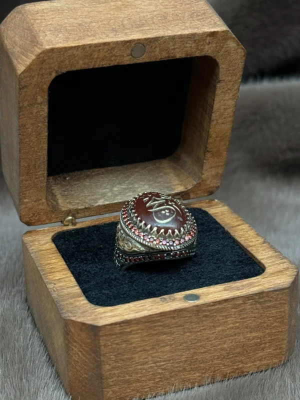 image_1950-1592.webp Oval Kırmızı Akik Taş Üzerine ( HİÇ ) sembolü İşlenmiş 925 Ayar Gümüş Erkek Yüzüğü