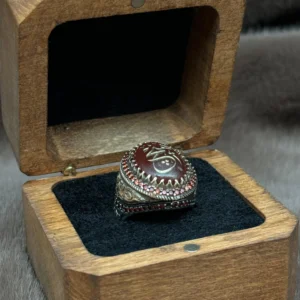 Oval Kırmızı Akik Taş Üzerine ( HİÇ ) sembolü İşlenmiş 925 Ayar Gümüş Erkek Yüzüğü