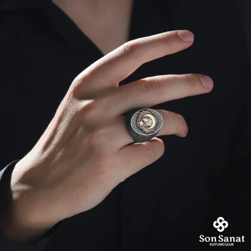 image_1950-1596.webp Oval Siyah Ayyıldız 925 Ayar Kurt Yüzük