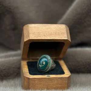 image_1950-1600.webp Oval Yeşil Akik Üzerine Elifvav İşlemeli 925 Ayar Gümüş Erkek Yüzüğü