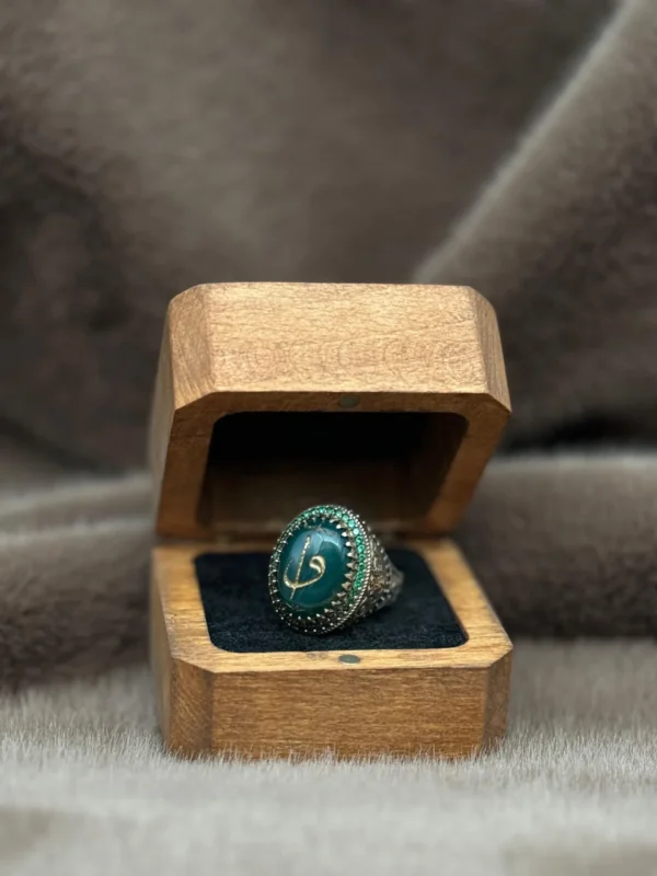 Oval Yeşil Akik Üzerine Elifvav İşlemeli 925 Ayar Gümüş Erkek Yüzüğü