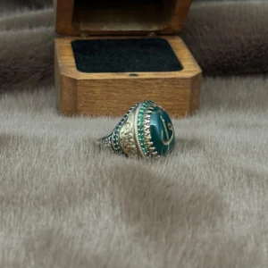 image_1950-1601.webp Oval Yeşil Akik Üzerine Elifvav İşlemeli 925 Ayar Gümüş Erkek Yüzüğü