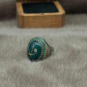 image_1950-1602.webp Oval Yeşil Akik Üzerine Elifvav İşlemeli 925 Ayar Gümüş Erkek Yüzüğü