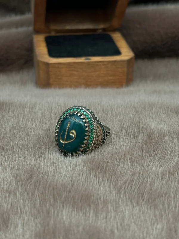 Oval Yeşil Akik Üzerine Elifvav İşlemeli 925 Ayar Gümüş Erkek Yüzüğü