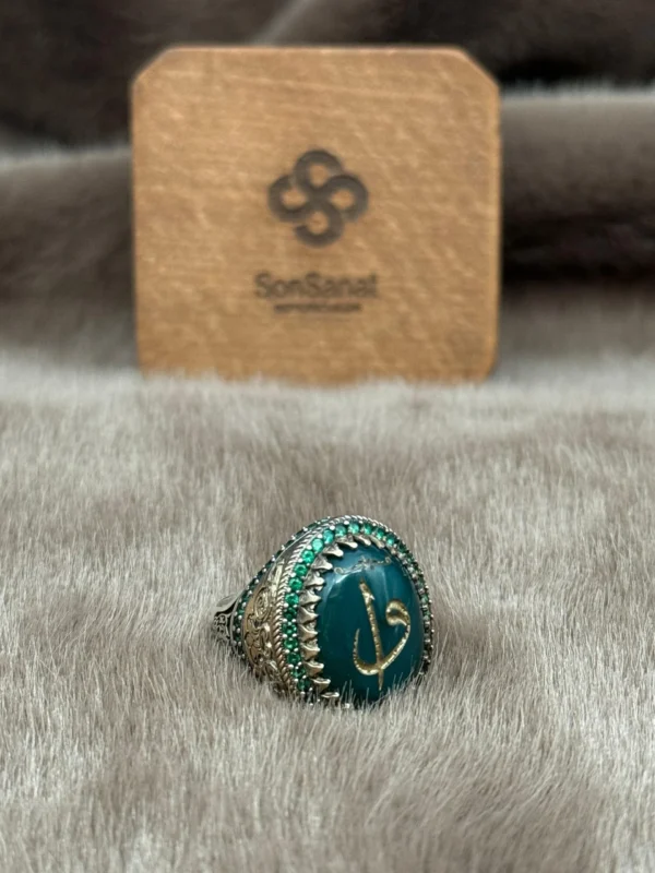 Oval Yeşil Akik Üzerine Elifvav İşlemeli 925 Ayar Gümüş Erkek Yüzüğü