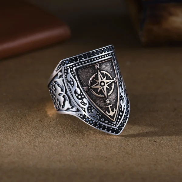 Pusula Modeli 925 Ayar Kalkan Zihgir Gümüş Erkek Yüzük