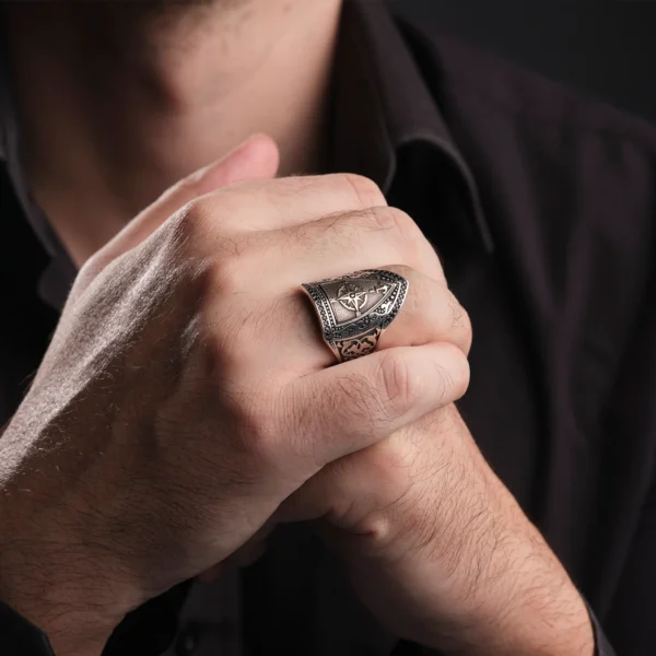 Pusula Modeli Kalkan Zihgir Gümüş Erkek Yüzük