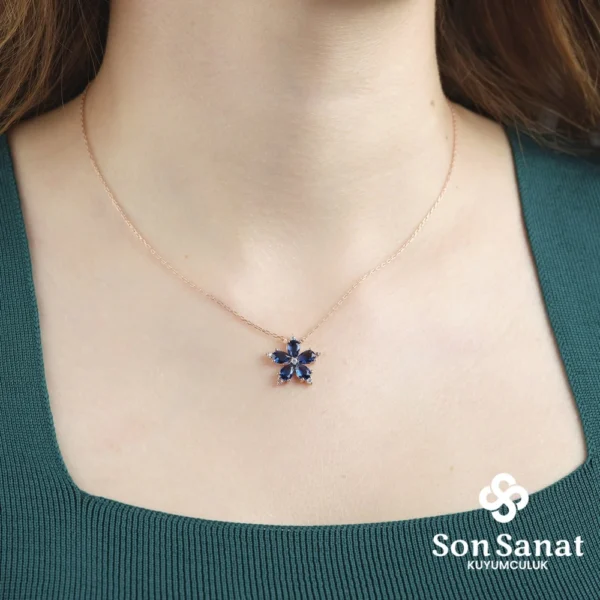 Safir Kamelya Çiçeği Kolye