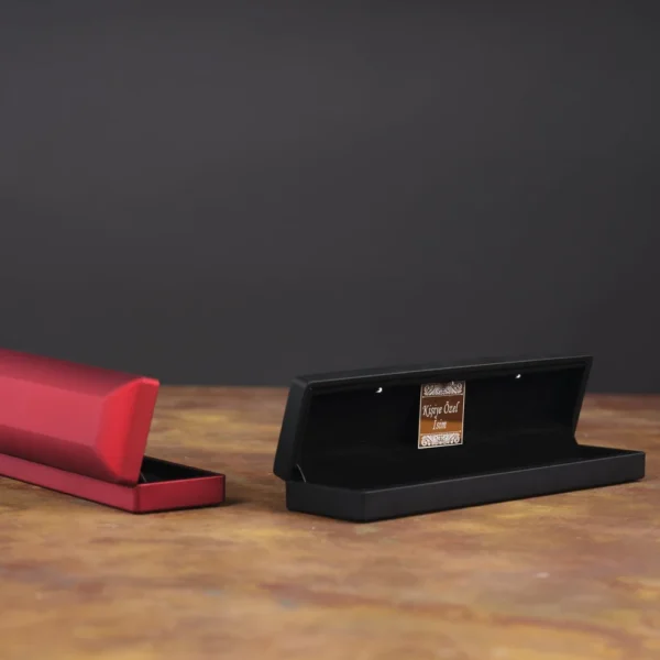 Siyah Işıklı Bileklik Kutusu