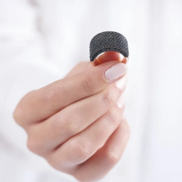 Siyah Onix Taşlı Sıralı Su Yolu Kadın Yüzük Modelimiz