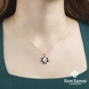 Sİyah Çiçek Kolye