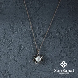 Sİyah Çiçek Kolye