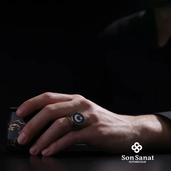 image_1950-196.webp Ayyıldız Gravür Modeli Gümüş Erkek Yüzük Modeli