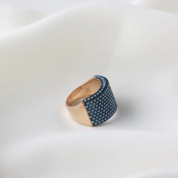 Turkuaz Firuze Taşlı Sıralı Su Yolu Kadın Yüzük Modelimiz