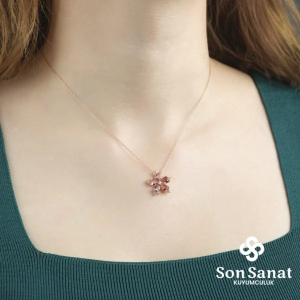 Zultanit Kamelya Çiçeği Kadın Kolye