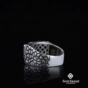 image_1950-2500.webp İtalik Cam Kırığı Harf