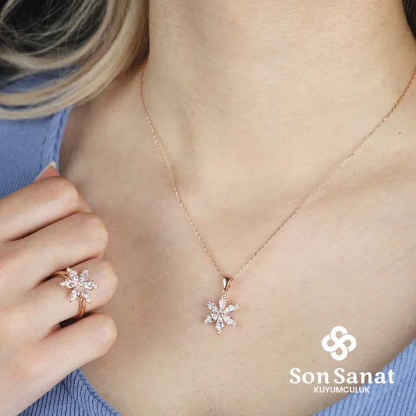 image_1950-266.webp Beyaz Swarovski Papatya Set