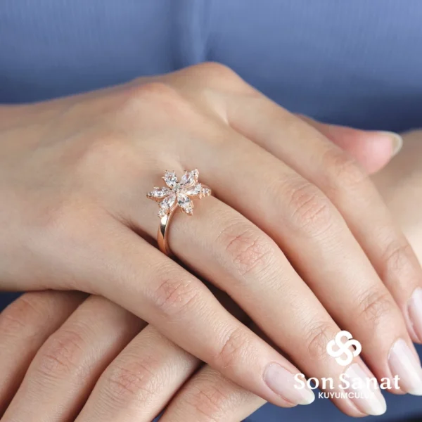 image_1950-268.webp Beyaz Swarovski Papatya Set