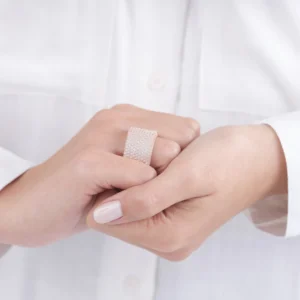 Beyaz Zirkon Taşlı Sıralı Su Yolu Kadın Yüzük Modelimiz