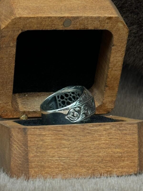 Kare Sekizgen Model Üzerine İşlenmiş 925 Ayar Kişiye Özel İsim ve Harfli Gümüş Erkek Yüzüğü