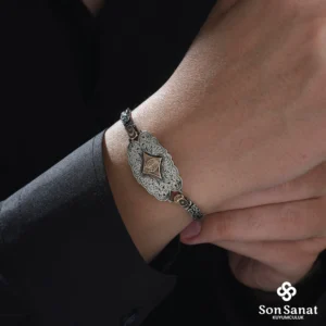 image_1950-35.webp 925 Ayar Gümüş Kurt ve Ayyıldız İşlemeli Erkek Bileklik