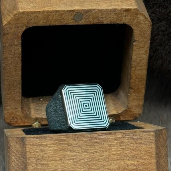 Kare Üzeri Primat Desenli Mineli 925 Ayar Gümüş Erkek Yüzüğü