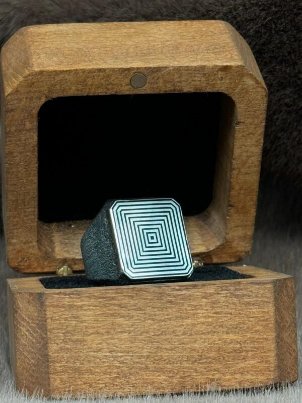 Kare Üzeri Primat Desenli Mineli 925 Ayar Gümüş Erkek Yüzüğü