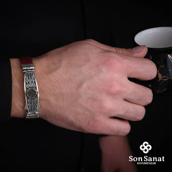 image_1950-404.webp Deri Şövalye Bileklik Modeli