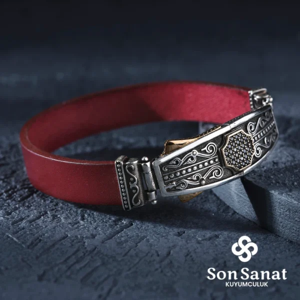 image_1950-405.webp Deri Şövalye Bileklik Modeli