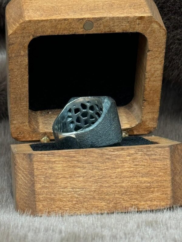 Kare Üzeri Primat Desenli Mineli 925 Ayar Gümüş Erkek Yüzüğü