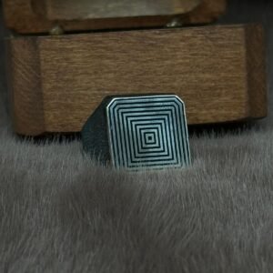 Kare Üzeri Primat Desenli Mineli 925 Ayar Gümüş Erkek Yüzüğü