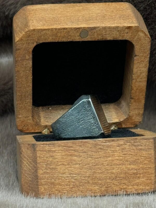 Kare Üzeri Primat Desenli Mineli 925 Ayar Gümüş Erkek Yüzüğü