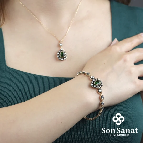 image_1950-480.webp Elmas Montür Set