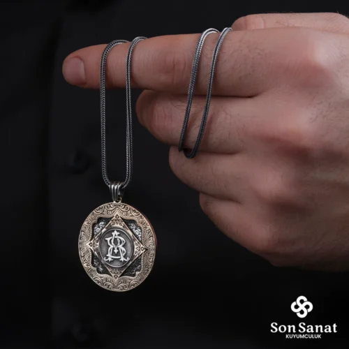 Gravür Desenli Harf 925 Ayar Gümüş Madalyon Kolye