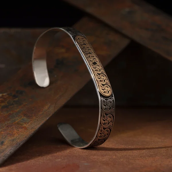 Gravür Motifli Kelepçe Bileklik Modeli