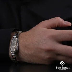 image_1950-633.webp Gravür Oval Kral Zincirli La Galibe İllallah 925 Ayar Gümüş Bileklik