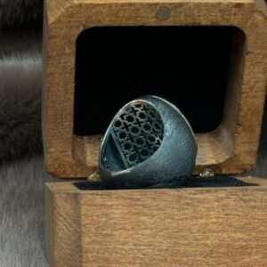 Yanları Kumlama Modelli Ayyıldız İçine Yerleştirilmiş Kurt Desenli 925 Ayar Oval Gümüş Erkek Yüzüğü