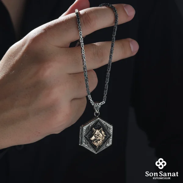 image_1950-72.webp 925 Ayar Oval Gravür Desenli Kurt Madalyon Kolye