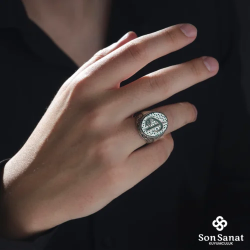 image_1950-75.webp 925 Ayar Oval Gravürlü Elif Vav Yüzük Modeli