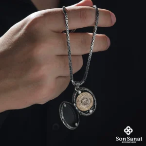 image_1950-79.webp 925 Ayar Oval Kapaklı Kurt Gümüş Madalyon Kolye